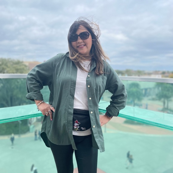 Meet your Posher, Adriana - Picture 1 of 1